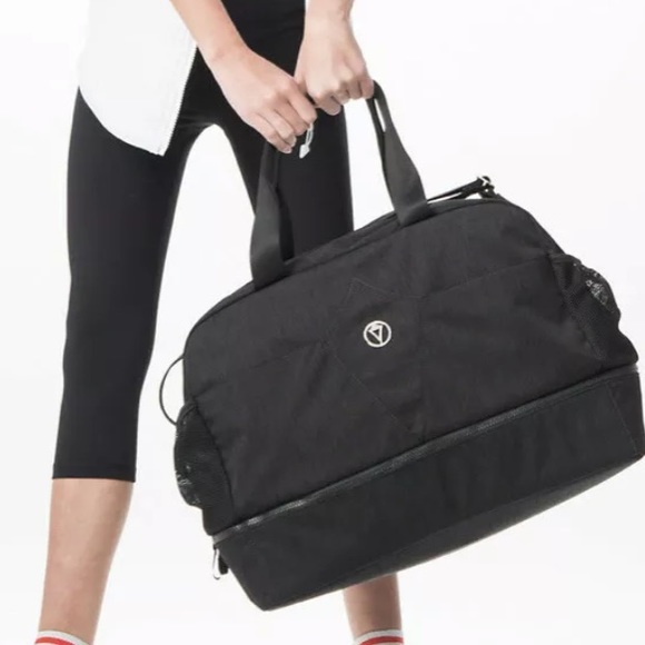 Ivivva by lululemon weekend escape duffel black - Picture 12 of 16